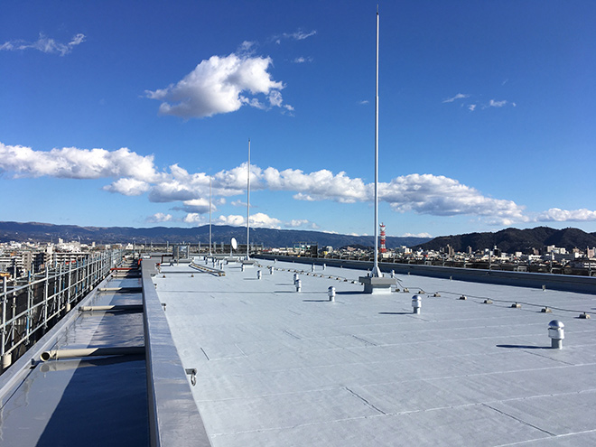 工場の屋根を防水工事する方法
